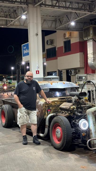 Foto 2 de 7 — Após 10 anos de trabalho, ferroviário coloca nas ruas carro construído com as próprias mãos em Araraquara